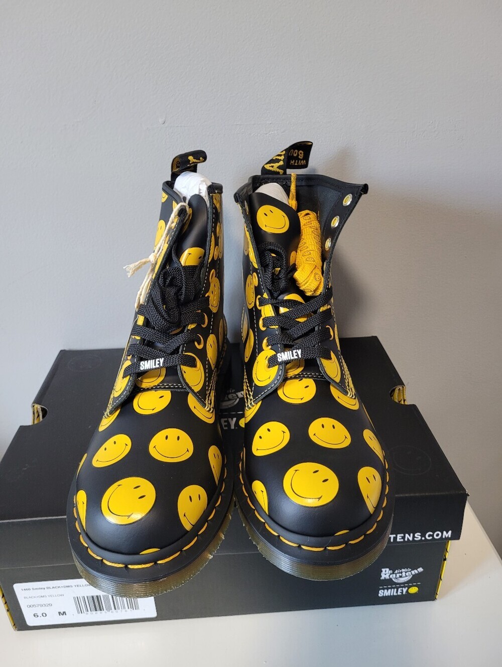 Dr. Martens x Smiley 1460 8-Eye Smooth Leather Lace-Up Boots, BNIB, Size 8 - Picture 2 of 12